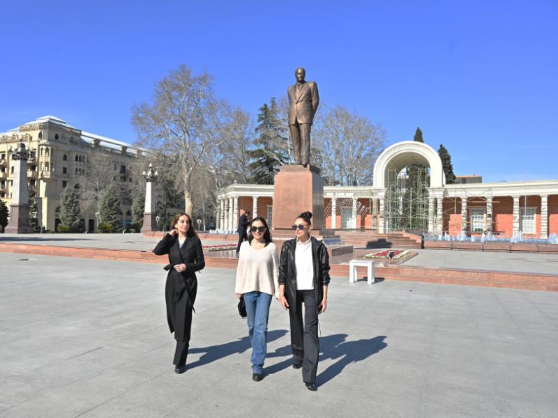 First Vice-President Mehriban Aliyeva visited Ganja Tribute to National Leader Heydar Aliyev’s monument