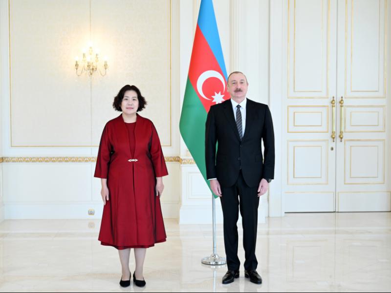 Президент Ильхам Алиев принял верительные грамоты новоназначенного посла Китая в Азербайджане