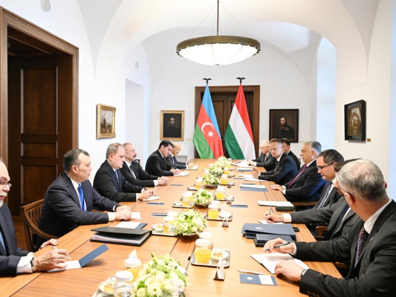 Budapeştdə Azərbaycan Prezidenti İlham Əliyevin Macarıstanın Baş naziri ilə geniş tərkibdə görüşü olub