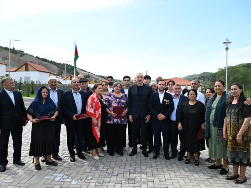 President Ilham Aliyev met with residents relocated to Beylik village in Lachin, presented them with keys to their new homes