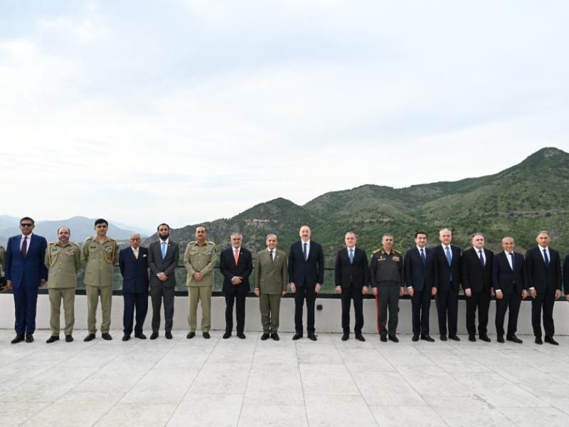 President of Azerbaijan Ilham Aliyev held expanded meeting over luncheon with Prime Minister of Pakistan in Lachin