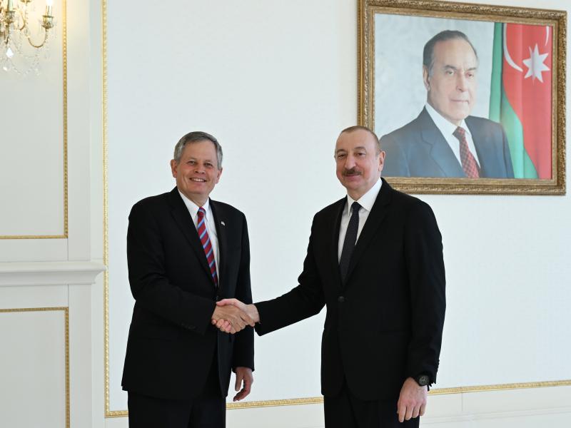 Президент Ильхам Алиев принял члена Комитета Сената США по международным отношениям