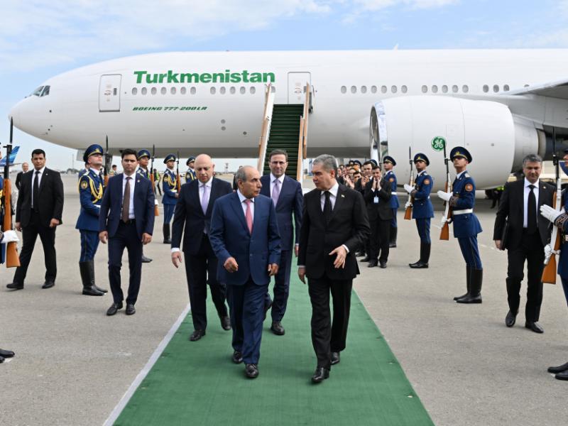 Türkmənistan Xalq Məsləhətinin sədri Qurbanqulu Berdiməhəmmədov Azərbaycana səfərə gəlib