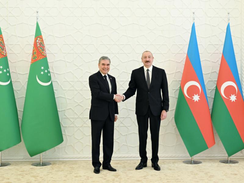 Azərbaycan Prezidenti İlham Əliyevin Türkmənistan Xalq Məsləhətinin sədri Qurbanqulu Berdiməhəmmədov ilə görüşü olub