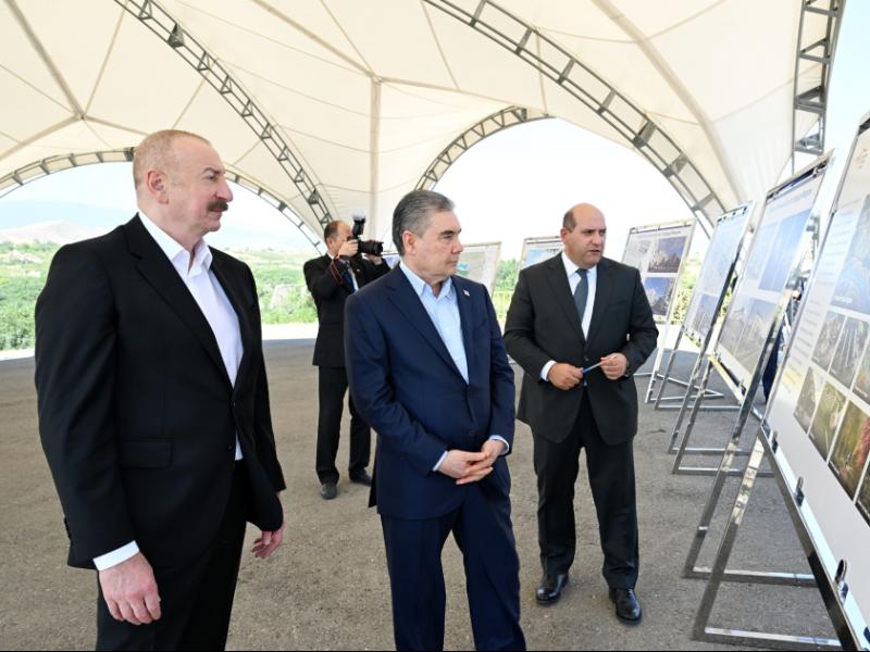 Prezident İlham Əliyev və Türkmənistan Xalq Məsləhətinin sədri Qurbanqulu Berdiməhəmmədov Füzuli şəhərinin dağıdılmış yerlərinə baxıblar