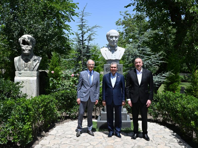 Prezident İlham Əliyev və Türkmənistan Xalq Məsləhətinin sədri Şuşada Bülbülün ev-muzeyində olublar