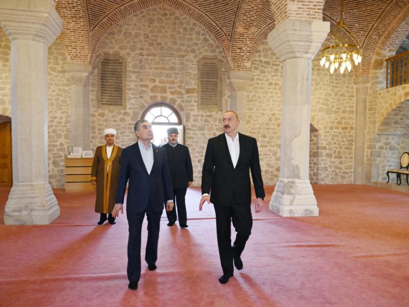 Azərbaycan Prezidenti və Türkmənistan Xalq Məsləhətinin sədri Şuşada Yuxarı Gövhər Ağa məscidini ziyarət ediblər