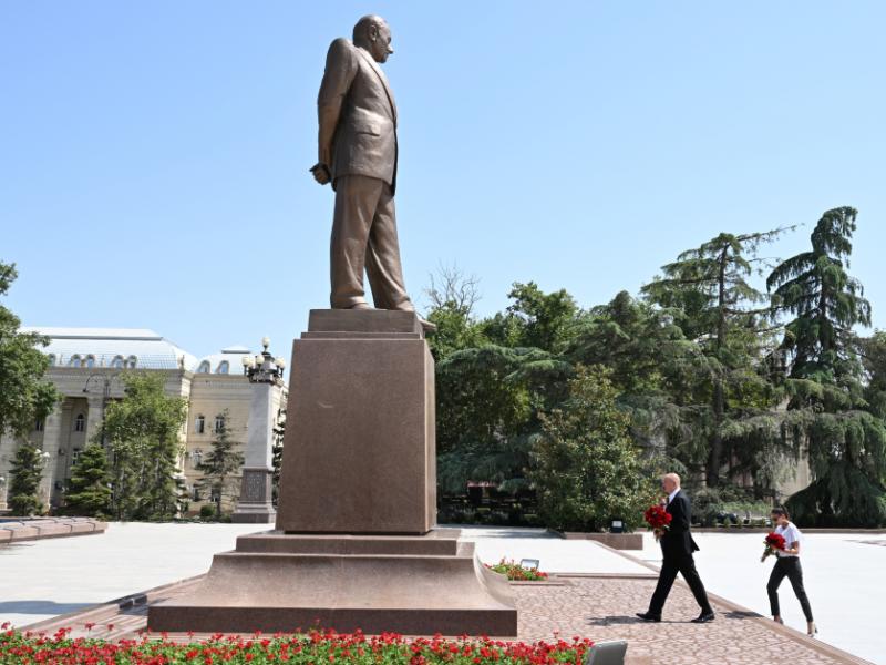 Президент Ильхам Алиев и первая леди Мехрибан Алиева посетили город Гянджа