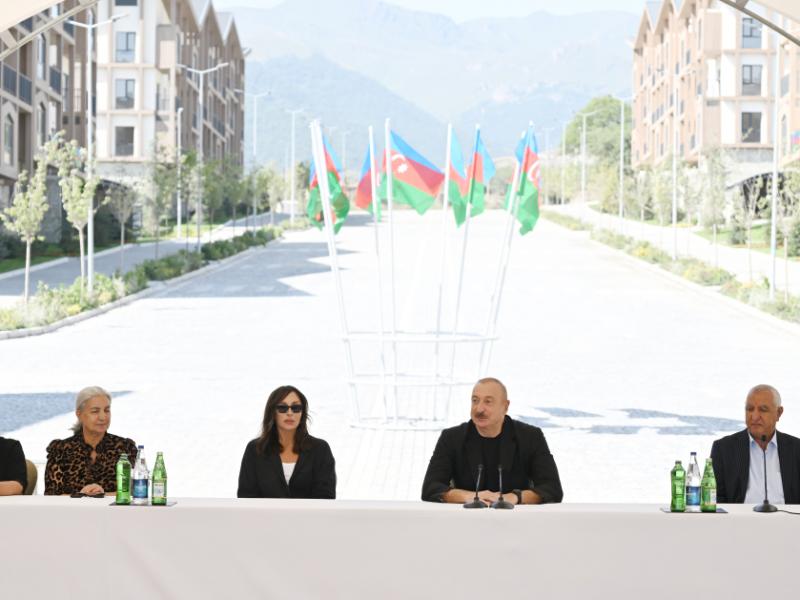 President Ilham Aliyev met with Kalbajar residents and presented apartment keys