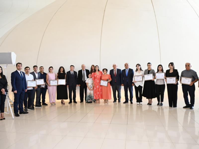 Students completing distant Chinese language courses presented with certificates at Heydar Aliyev Center
