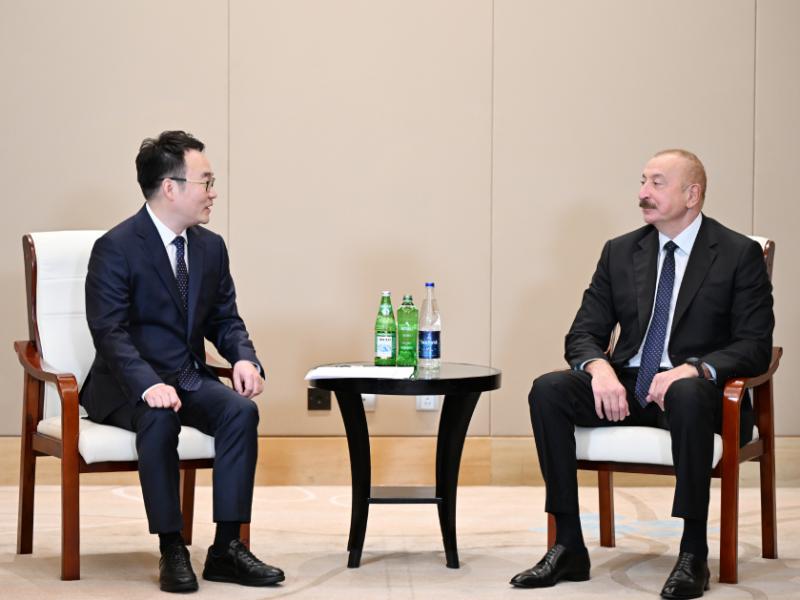 Prezident İlham Əliyev Tiencin şəhərində “Powerchina group” şirkətlər qrupunun icraçı vitse-prezidenti ilə görüşüb