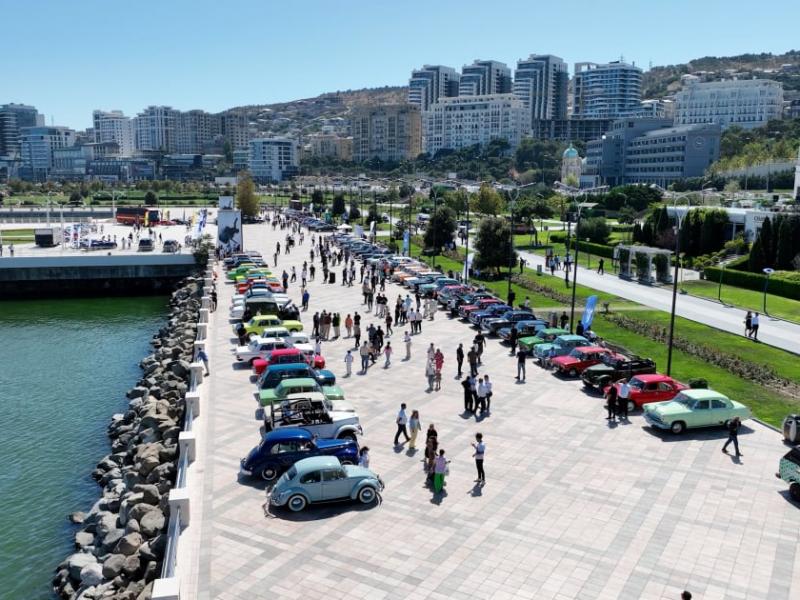 «Лошадиная сила»: в Баку состоялся заезд классических автомобилей и матч по човгану