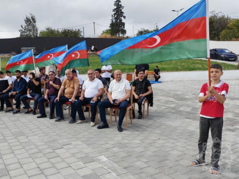 Переселившимся в село Ханъюрду Ходжалинского района 15 семьям вручены ключи от домов