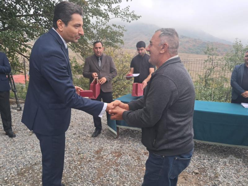 Families resettled in Seyidbayli village of Khojaly receive house keys