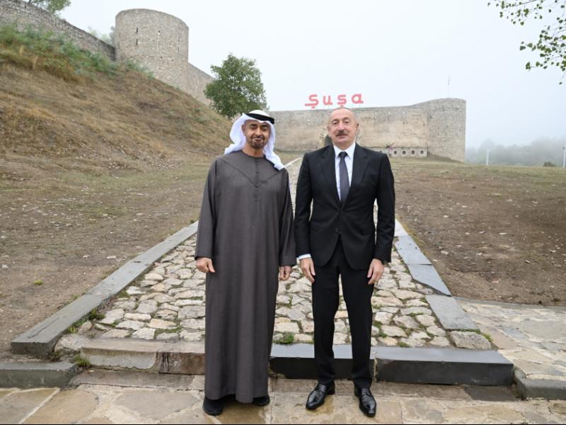 Azərbaycanın və Birləşmiş Ərəb Əmirliklərinin prezidentləri Şuşa qalasının önündə foto çəkdiriblər