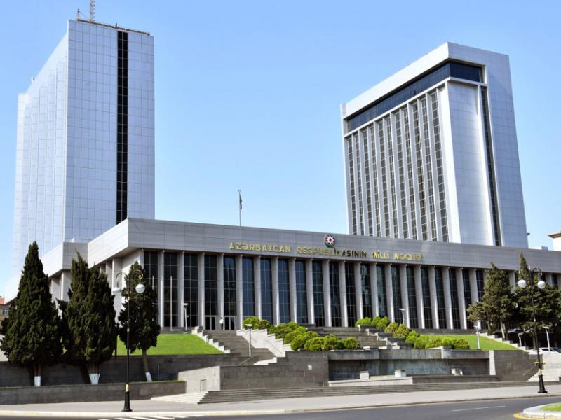 Milli Məclisdə Dövlət Suverenliyi Günü ilə bağlı konfrans keçirilir