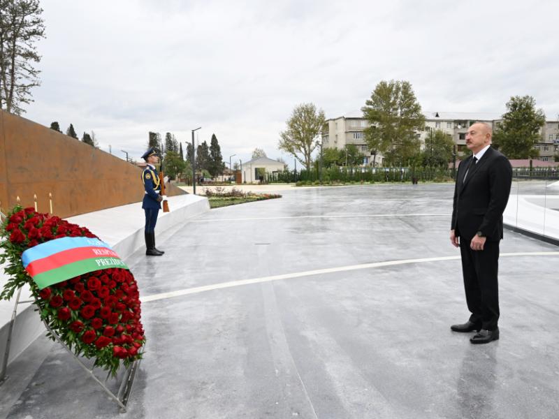 Президент Ильхам Алиев в связи с Днем памяти почтил минутой молчания память шехидов Отечественной войны