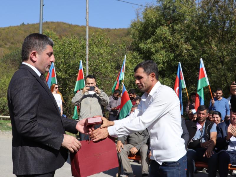 Ağdərənin Vəngli kəndində 28 ailəyə evlərinin açarları təqdim olunub