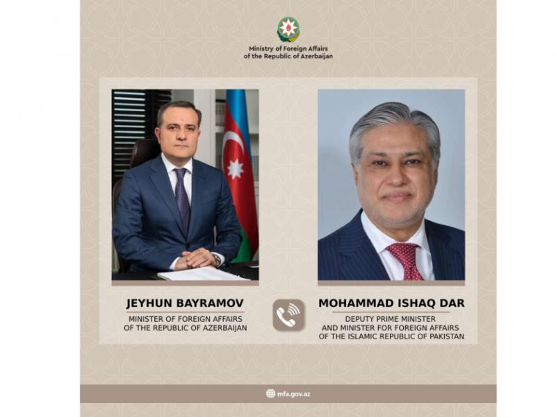 Azerbaijani, Pakistani FMs hold phone talk