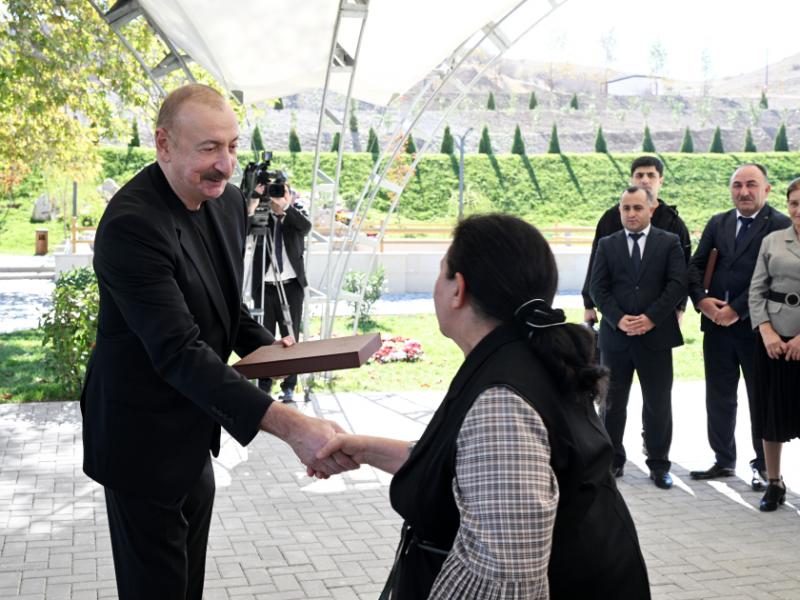 President Ilham Aliyev presented keys to apartments to residents of Horovlu village in Jabrayil district