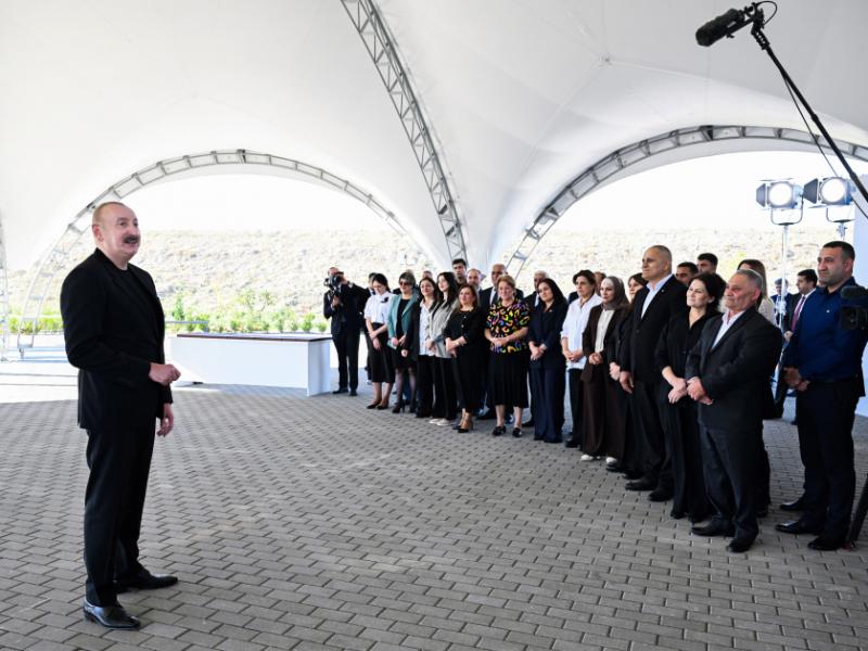Prezident İlham Əliyev Zəngilanın Məmmədbəyli və Ağalı kəndlərinin sakinlərinə mənzillərin açarlarını təqdim edib
