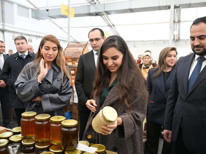 Leyla Əliyeva və Arzu Əliyeva arıçılıq məhsullarının sərgi-satış yarmarkasını ziyarət ediblər