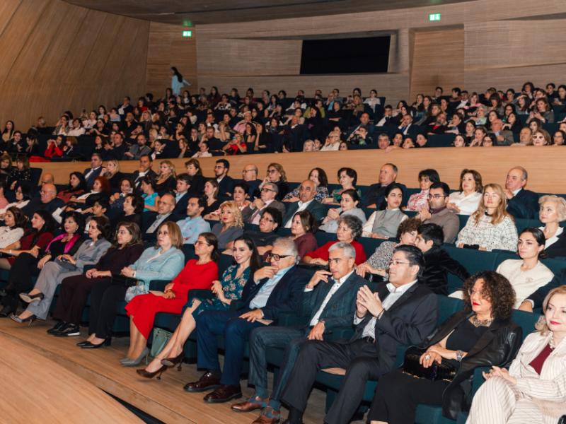 Plasido Dominqo Heydər Əliyev Mərkəzində çıxış edib