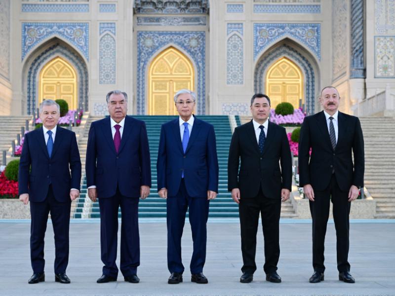 Президент Ильхам Алиев ознакомился с Центром исламской цивилизации в Ташкенте