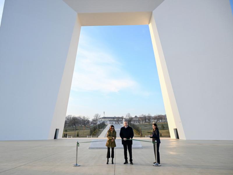 Президент Ильхам Алиев принял участие в открытии Парка Победы в городе Ханкенди