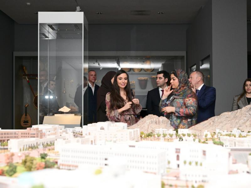 Вице-президент Фонда Гейдара Алиева Лейла Алиева посетила Национальный музей Омана и рынок Матрах в Маскате