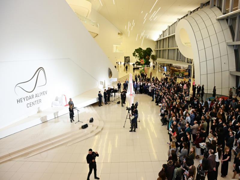 Heydər Əliyev Mərkəzində Kerol Förmenin sərgisinin açılışı olub