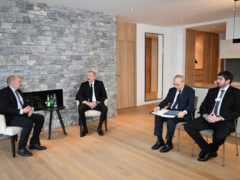 Prezident İlham Əliyev Davosda “Vestas Wind Systems” şirkətinin marketinq, kommunikasiya, davamlılıq və ictimaiyyətlə əlaqələr üzrə qrupunun baş vitse-prezidenti ilə görüşüb