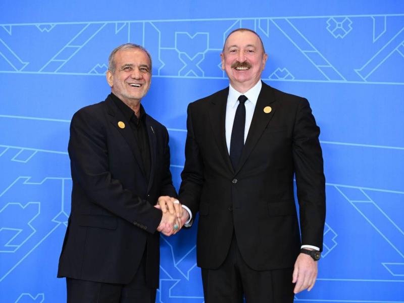 Prezident İlham Əliyev Məsud Pezeşkiana zəng edib