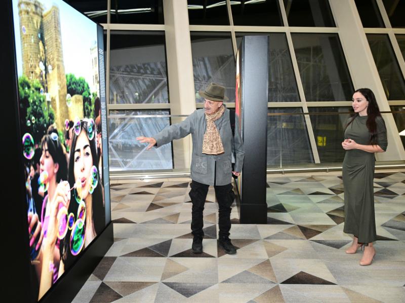 В Баку открылась выставка всемирно известного фотожурналиста Резы Дегати «Восходящий свет»