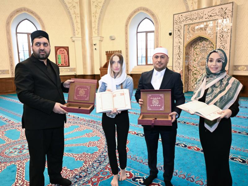 Leyla Aliyeva and Alena Aliyeva visit Juma Mosque