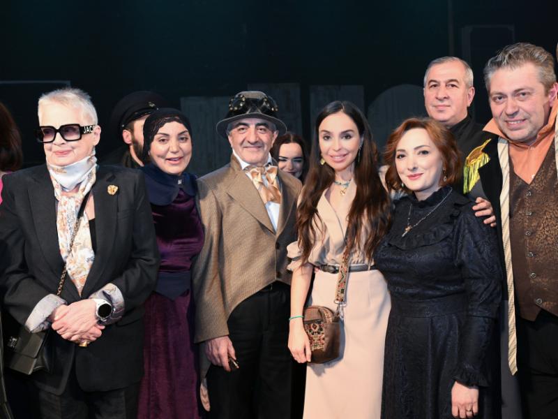 Leyla Əliyeva “Neft bumu hamıya gülümsəyir” tamaşasının nümayişində iştirak edib