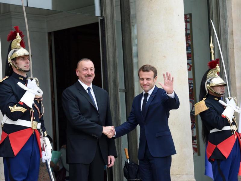 President of France makes phone call to President Ilham Aliyev