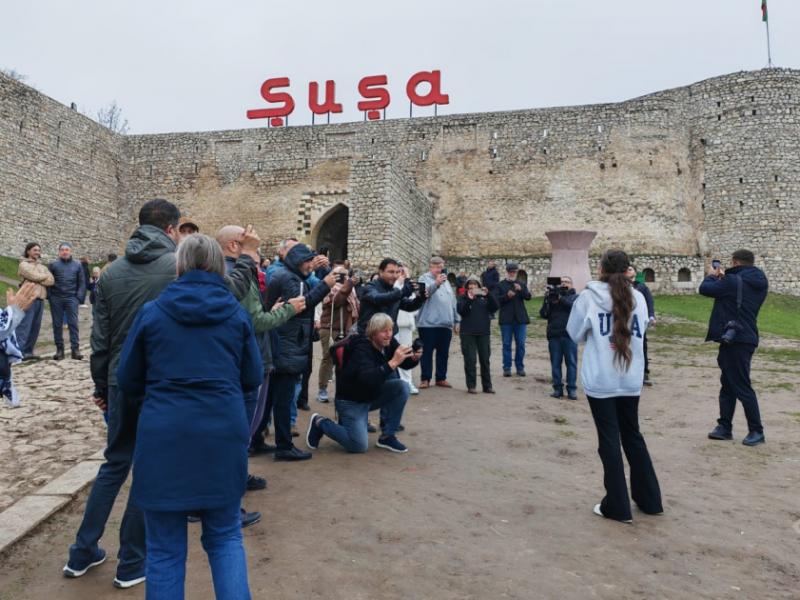 Международные путешественники ознакомились с городом Шуша