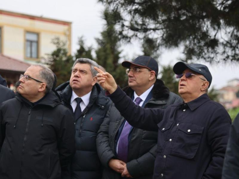 Nazir Kəmaləddin Heydərov Badamdar yamacında sürüşmə sahəsində yaranmış vəziyyətlə əlaqədar ərazidə olub