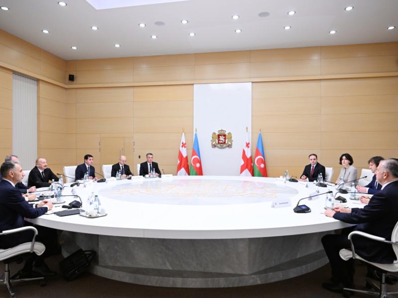 Prezident İlham Əliyevin Gürcüstanın Baş naziri İrakli Kobaxidze ilə geniş tərkibdə görüşü olub