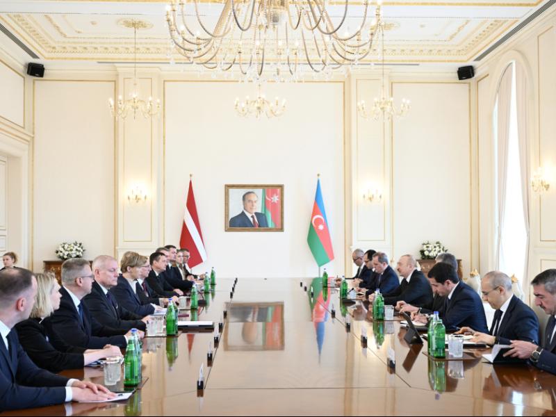 Состоялась встреча президентов Азербайджана и Латвии в расширенном составе