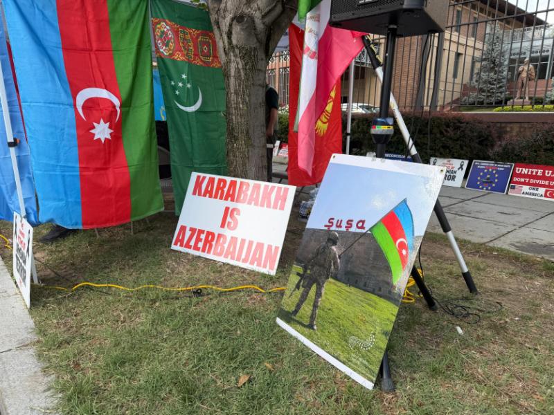 Vaşinqtonda “erməni soyqırımı” yalanlarına qarşı dinc aksiya keçirilib