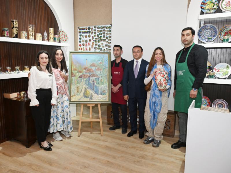 Leyla Əliyeva və Arzu Əliyeva Şəkidə “ABAD” Keramika və Tətbiqi Sənət Mərkəzi ilə tanış olublar