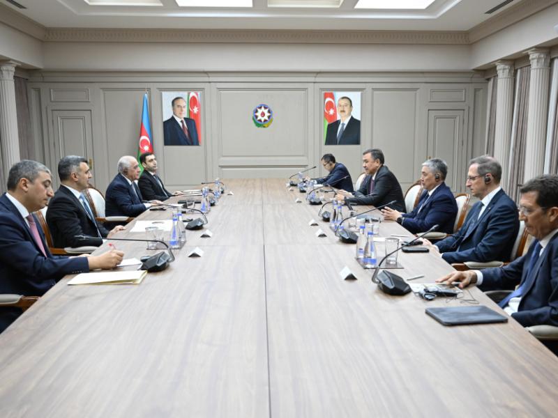Baş nazir Əli Əsədov TDT-yə üzv ölkələrin mərkəzi bankları Şurasının iclasının iştirakçıları ilə görüşüb