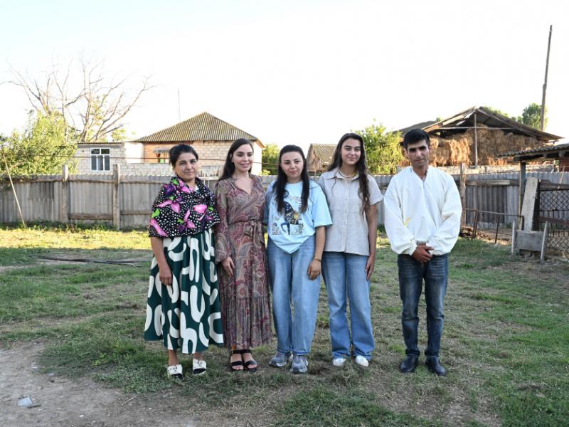 Leyla Aliyeva meets “Young Beekeeper” project participant in Yevlakh