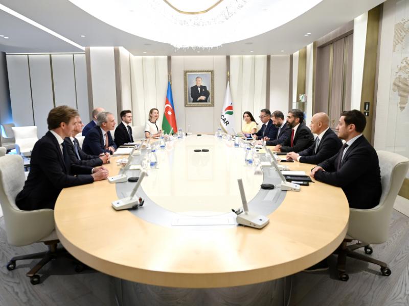 SOCAR President meets with Chairman of Wood Mackenzie