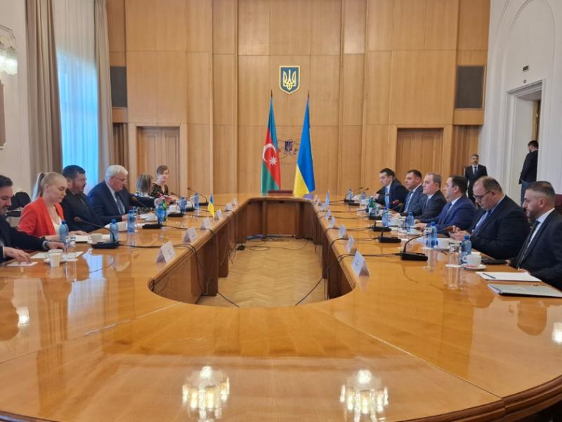 Azərbaycanın və Ukraynanın xarici işlər nazirləri ikitərəfli münasibətləri və regiondakı vəziyyəti müzakirə ediblər 
