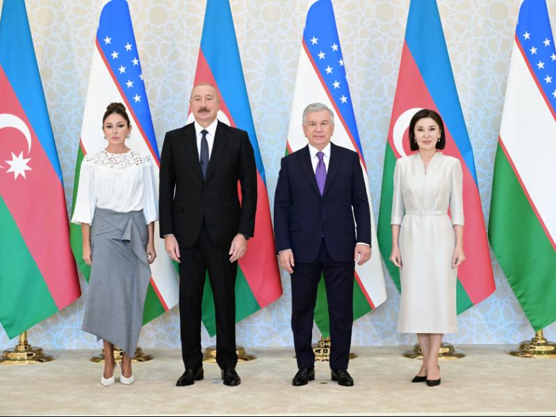 Azərbaycan ilə Özbəkistan prezidentləri və birinci xanımlar “Kuksaroy” Dövlət İqamətgahında birgə foto çəkdiriblər