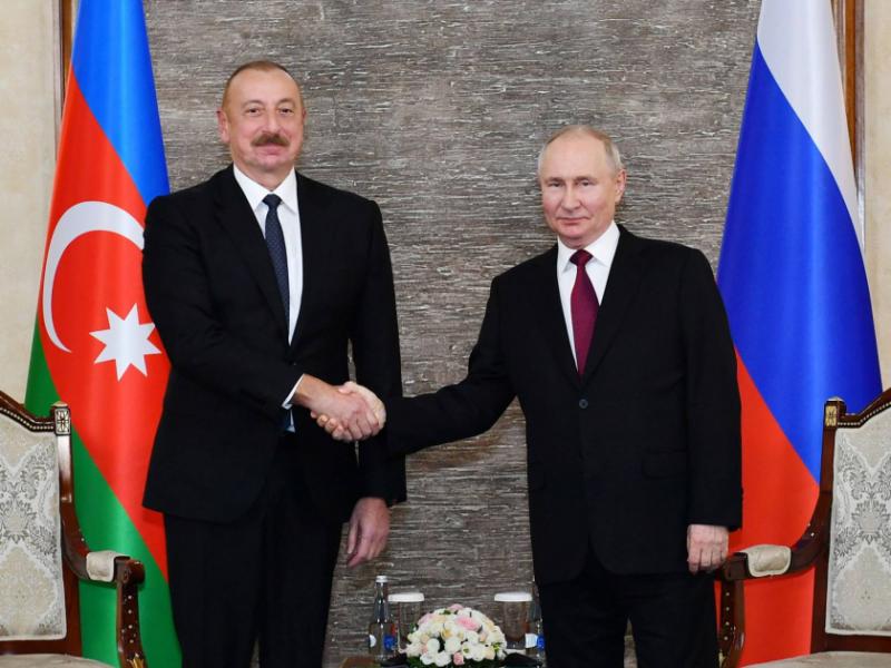 Владимир Путин позвонил Президенту Ильхаму Алиеву