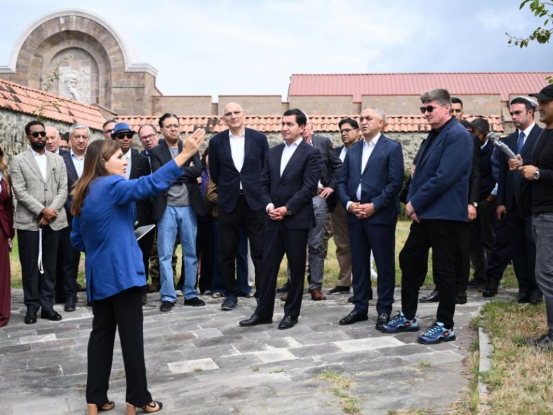 Diplomatlar Ağdərə rayonunda yerləşən Gəncəsər monastırını ziyarət ediblər